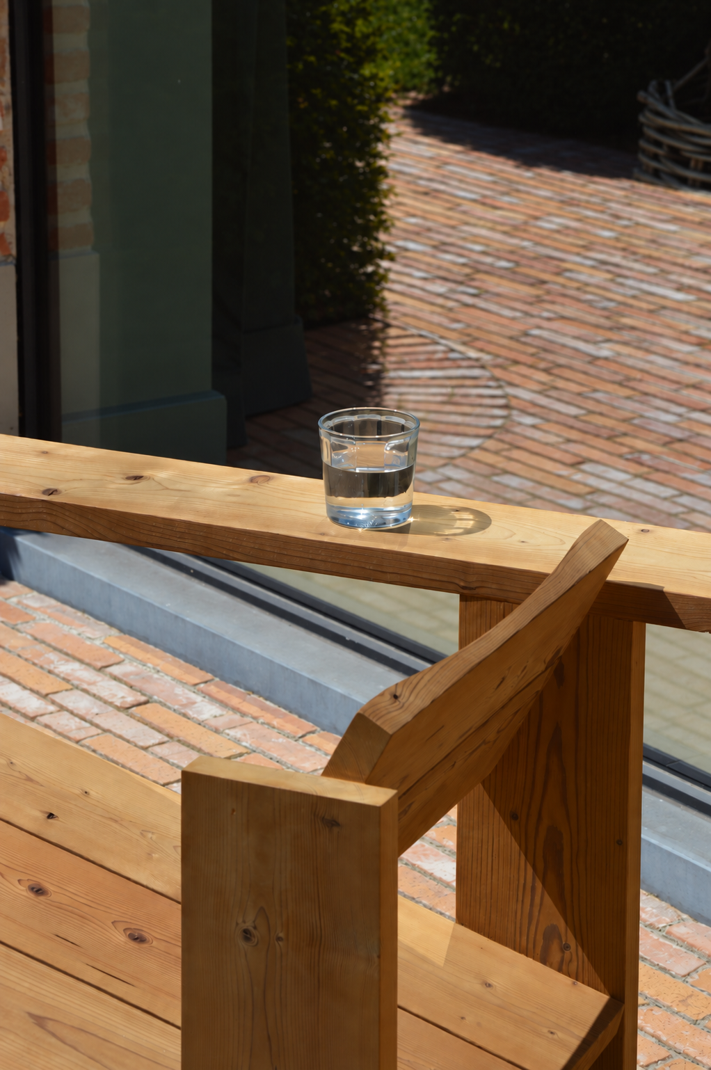 Ant.Lounge — detail and setting
